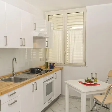 San Giacomo 32 Неаполь